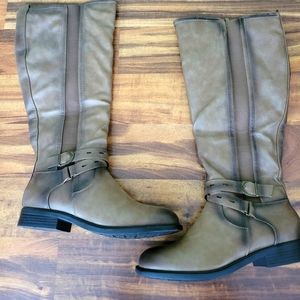 Size 8 Tall Chocate Boot Purchased from Filly Flair NEW